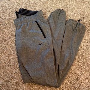 Women’s Gray Nike therma-fit joggers size small